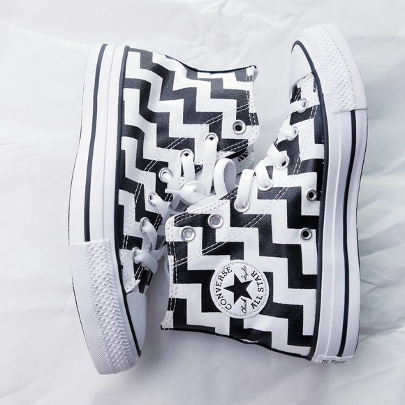 Converse Shoes - Converse Chuck Taylor all star mid tops white size 6 womens